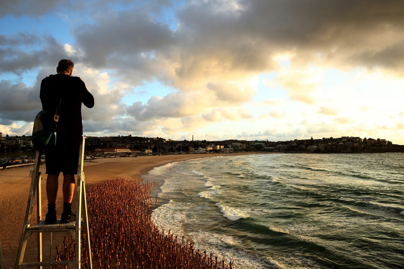 2 500 Australians Stripped Naked On Bondi Beach For A Photo Shoot To