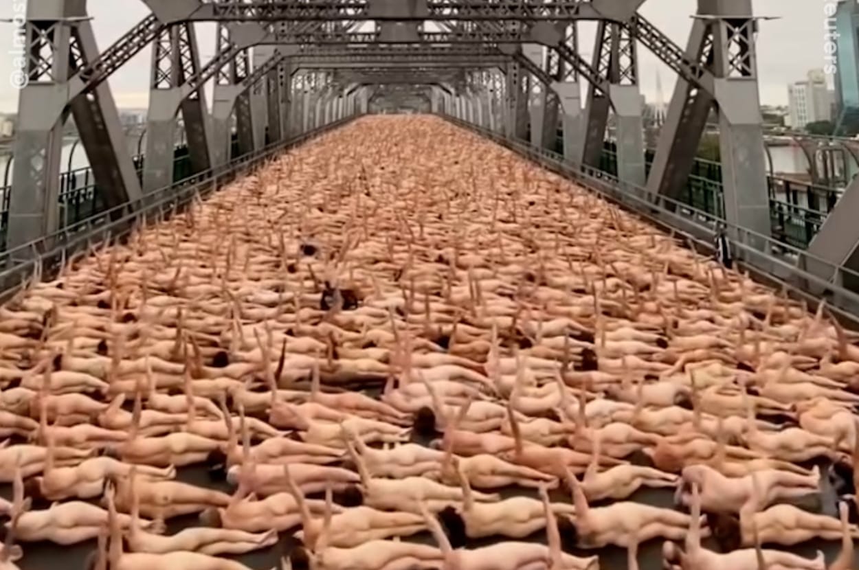 Thousands Of People In Australia Stripped Naked And Posed On A Bridge