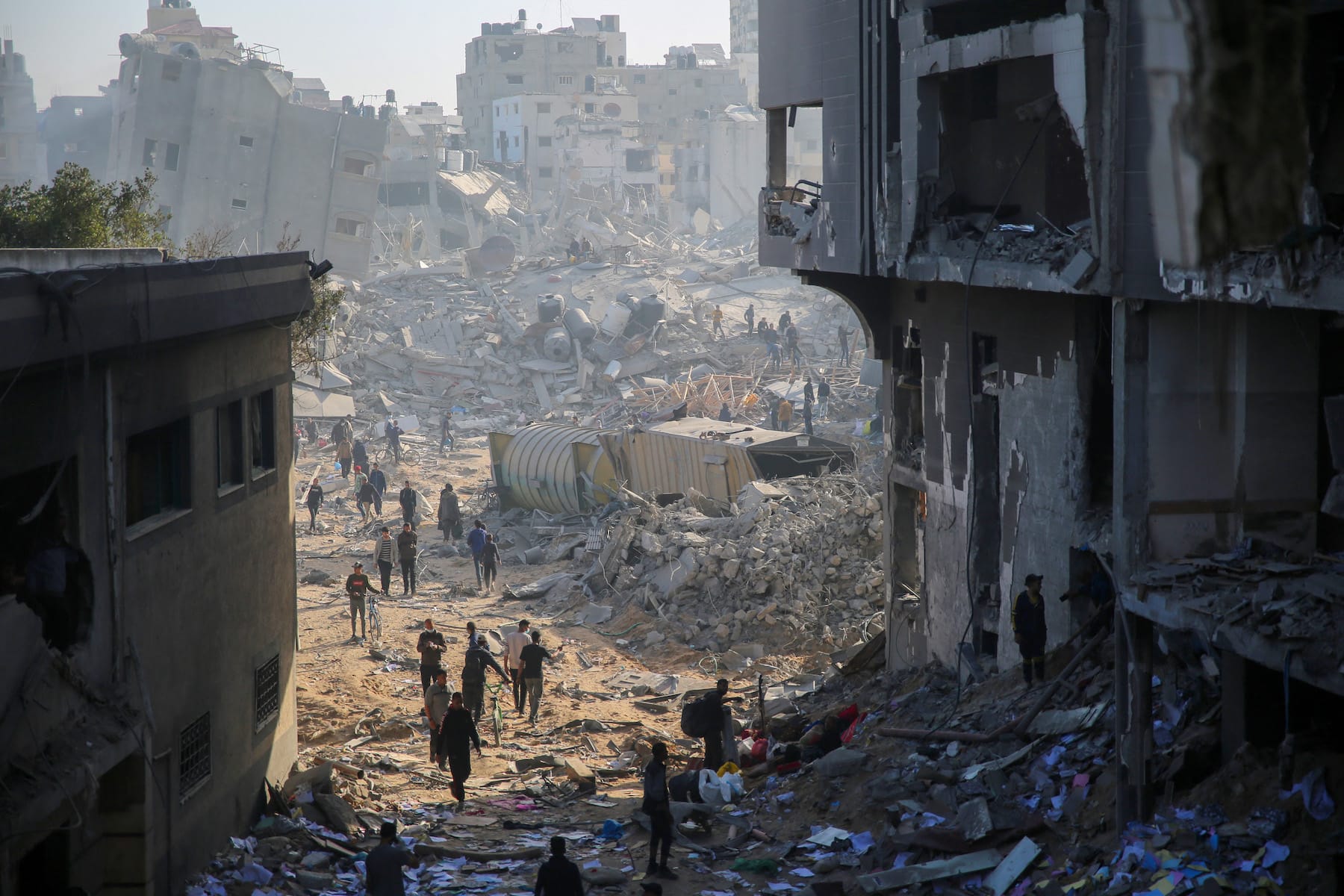 Israeli troops attack al shifa hospital gaza and leave it destroyed