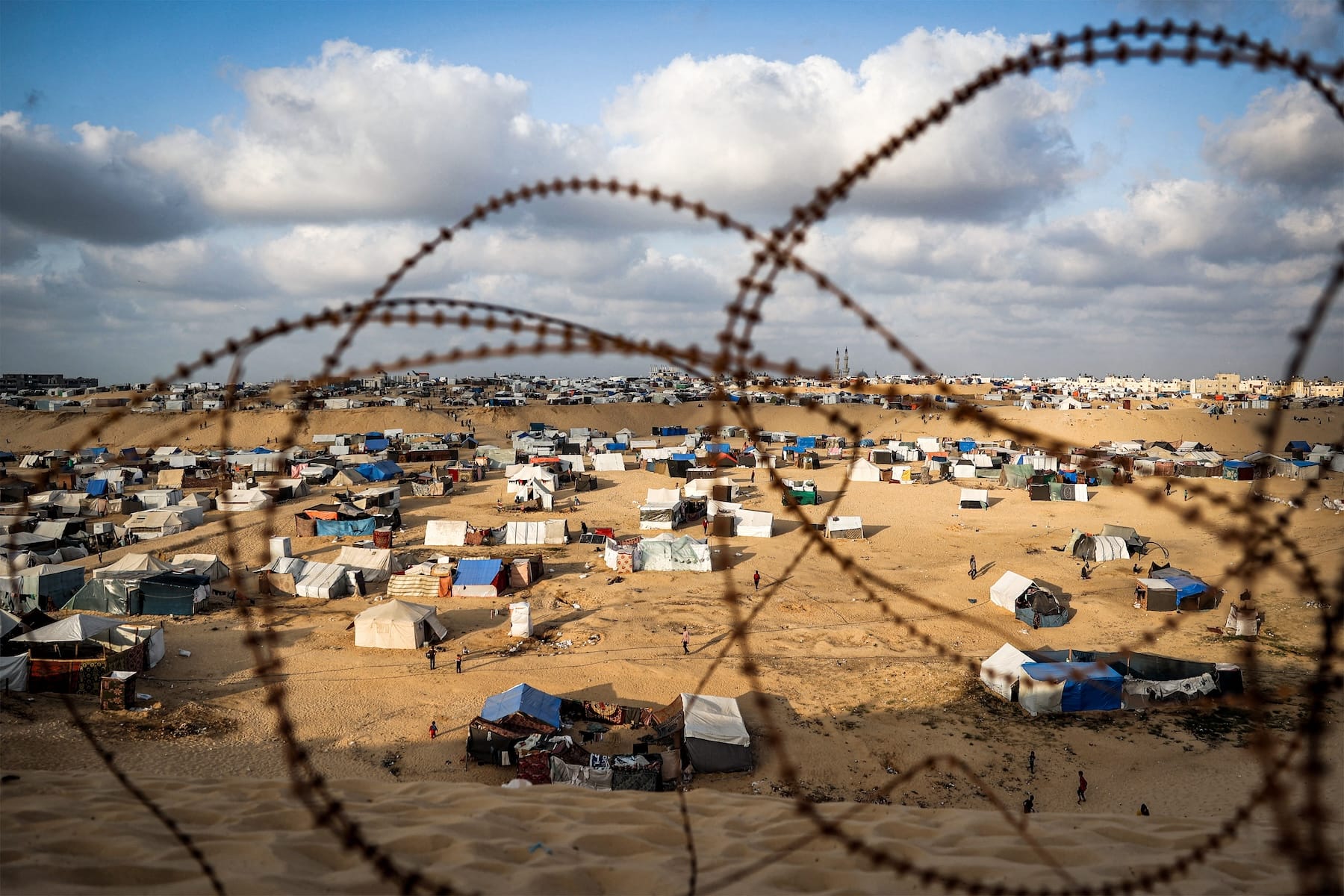 gaza rafah border displaced tents