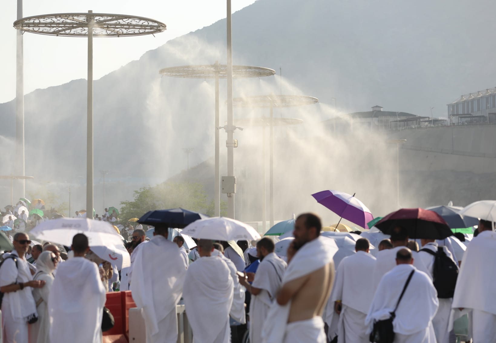 hajj heatwave summer 2024 water spray mecca saudi