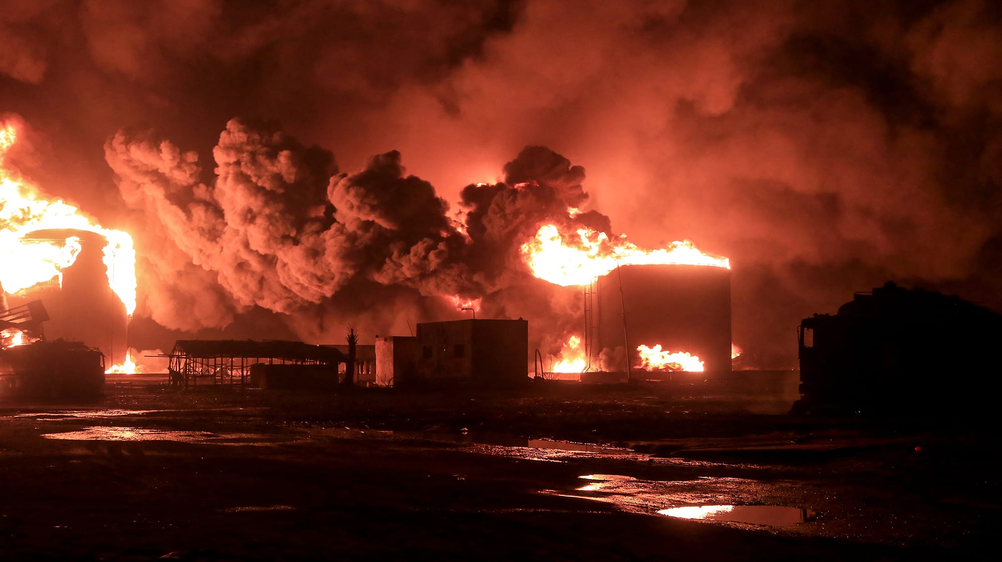 giant fire Yemen's HuthiHodeida