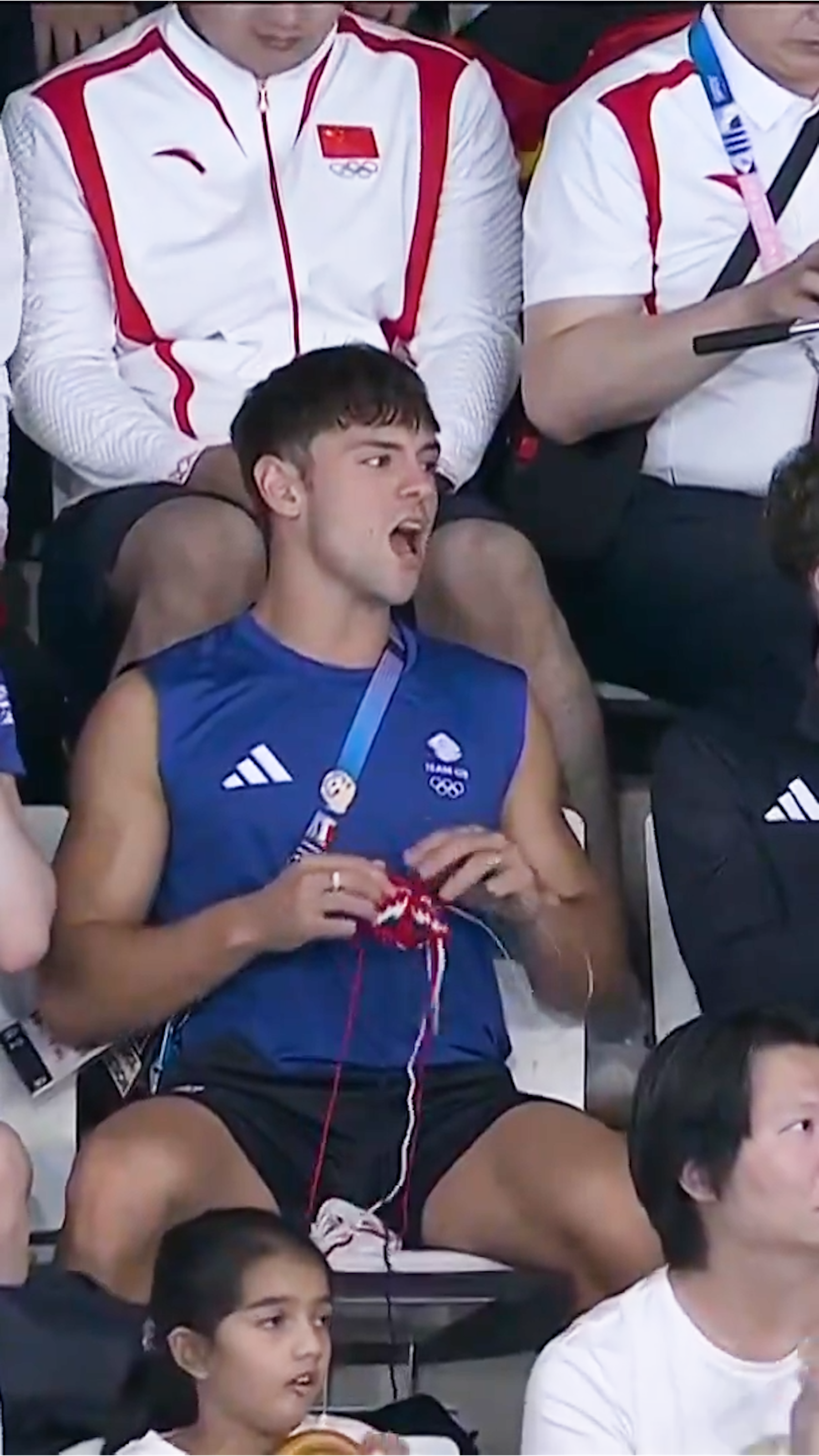 british diver tom daley knitting