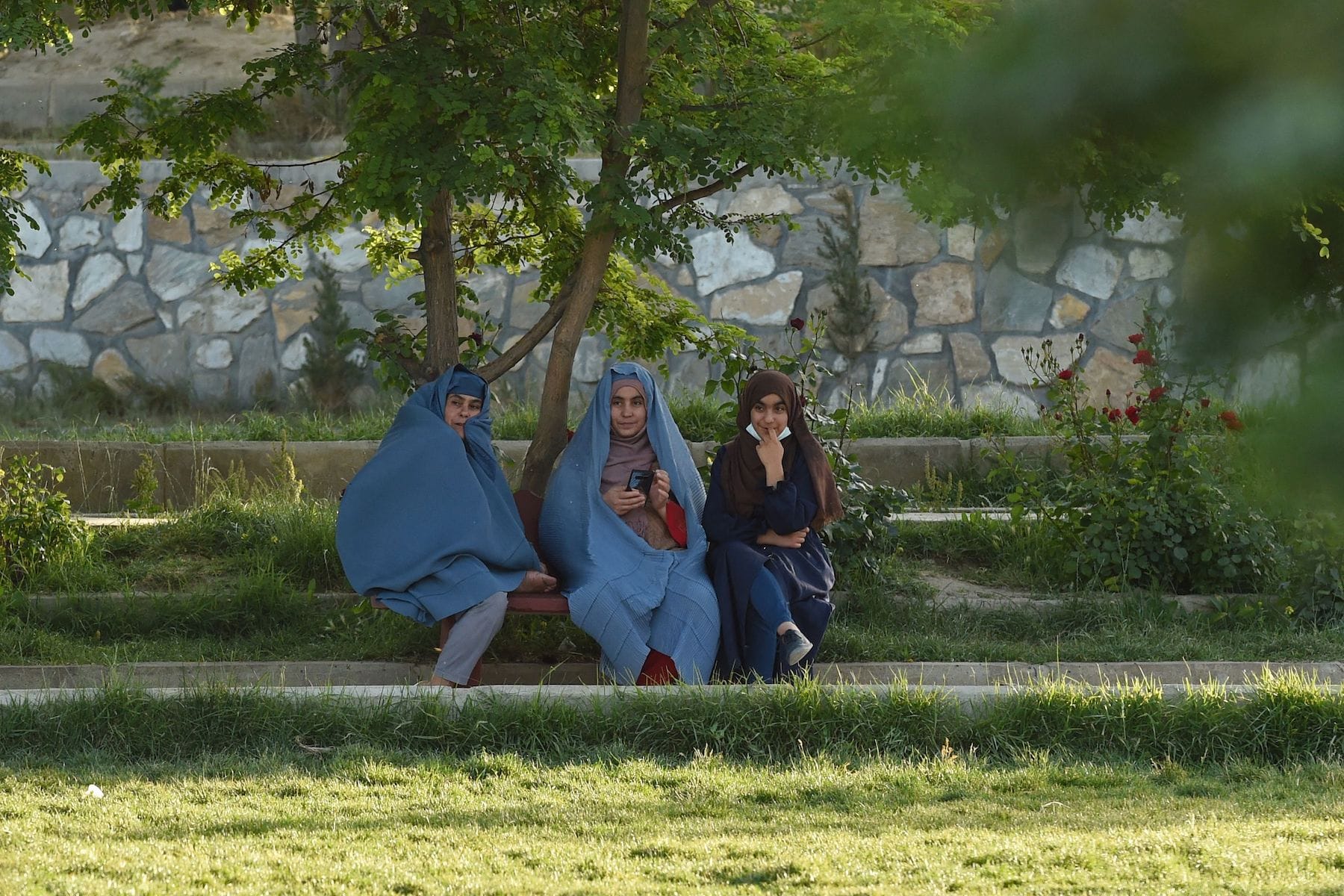 women outside in afghanistan