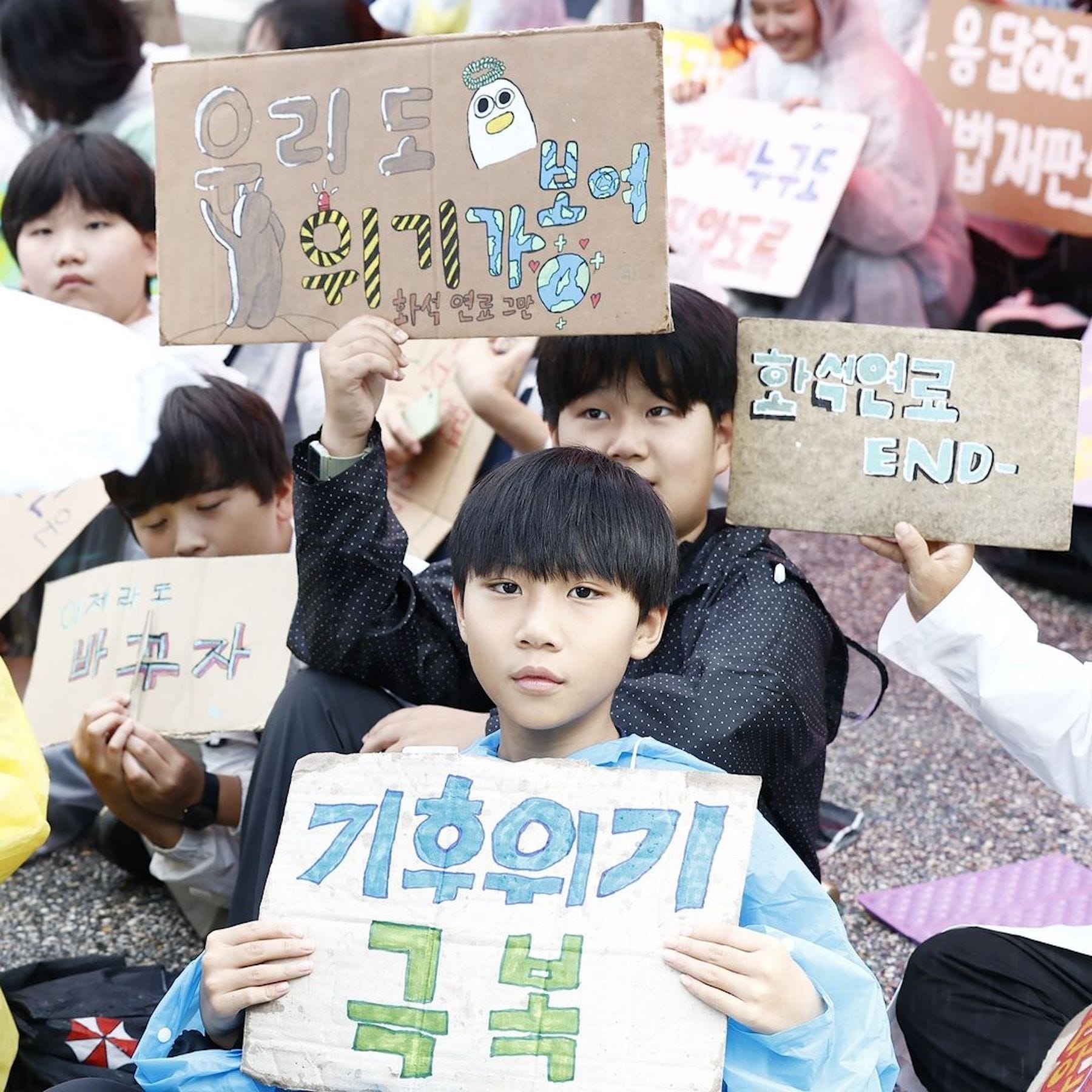 boy protests climate change in south korea