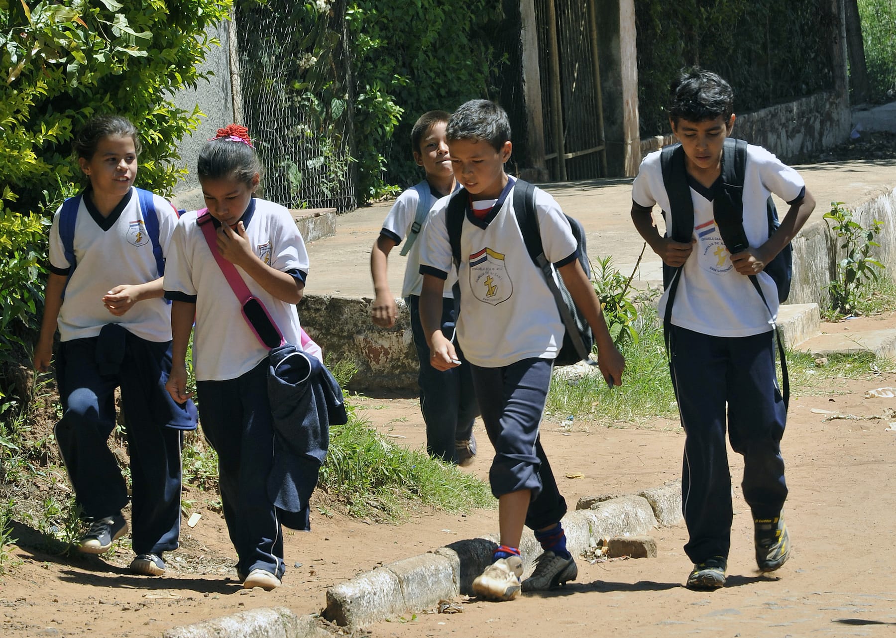 children going to school in paraguay