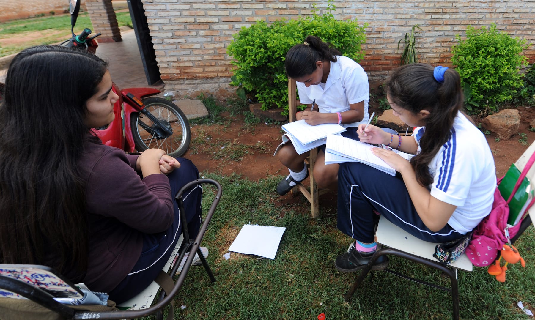 children studying in paraguay