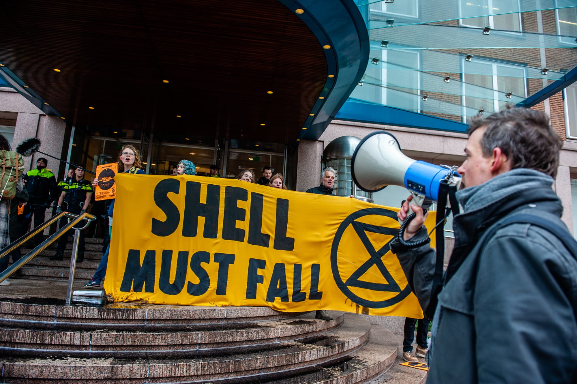 shell netherlands win ruling lawsuit climate change