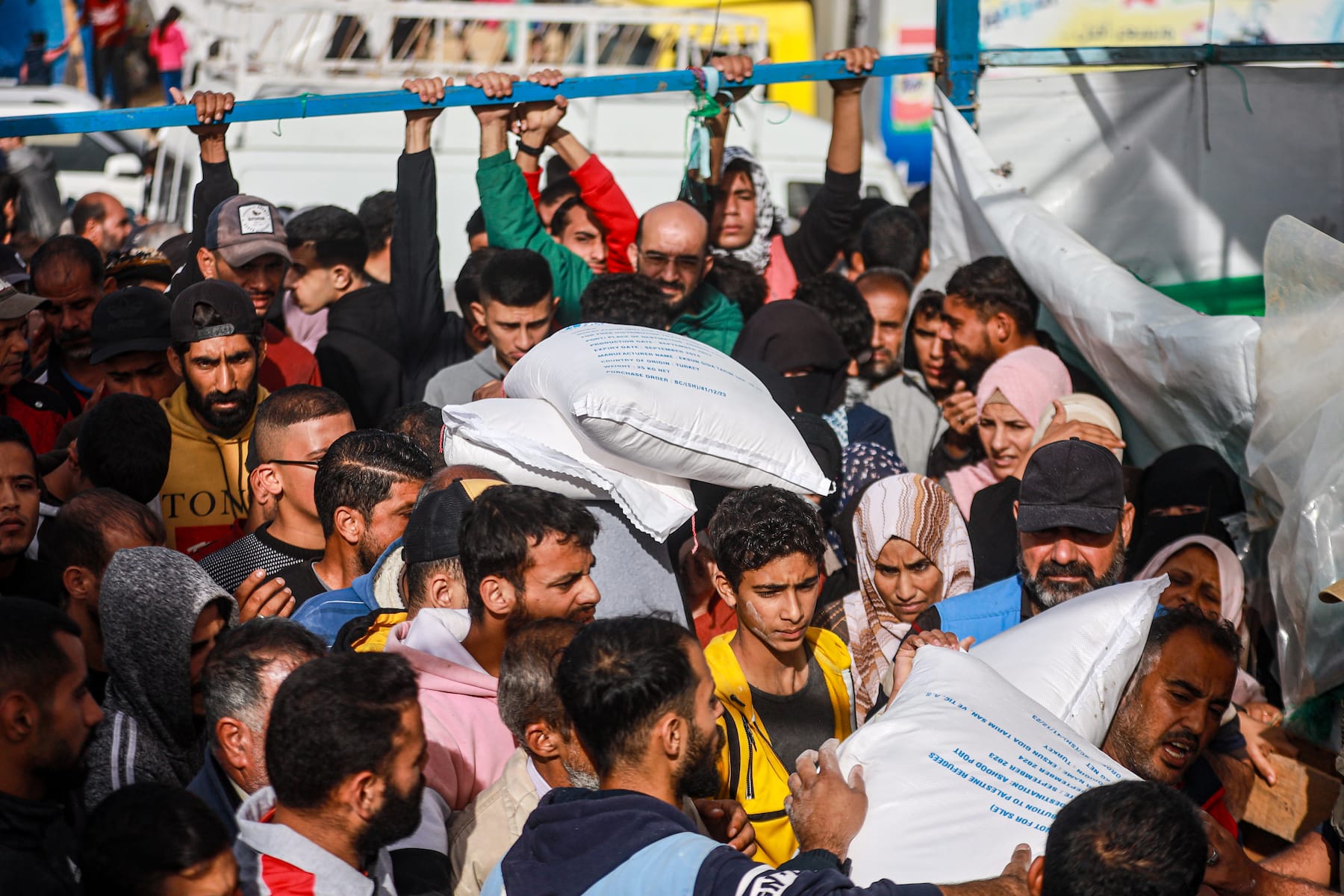 un workers delivering aid gaza