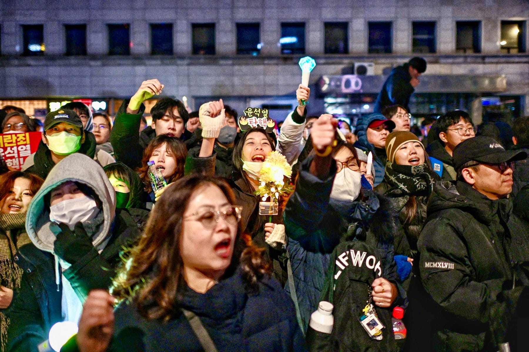 shinee kpop light stick south korea protest