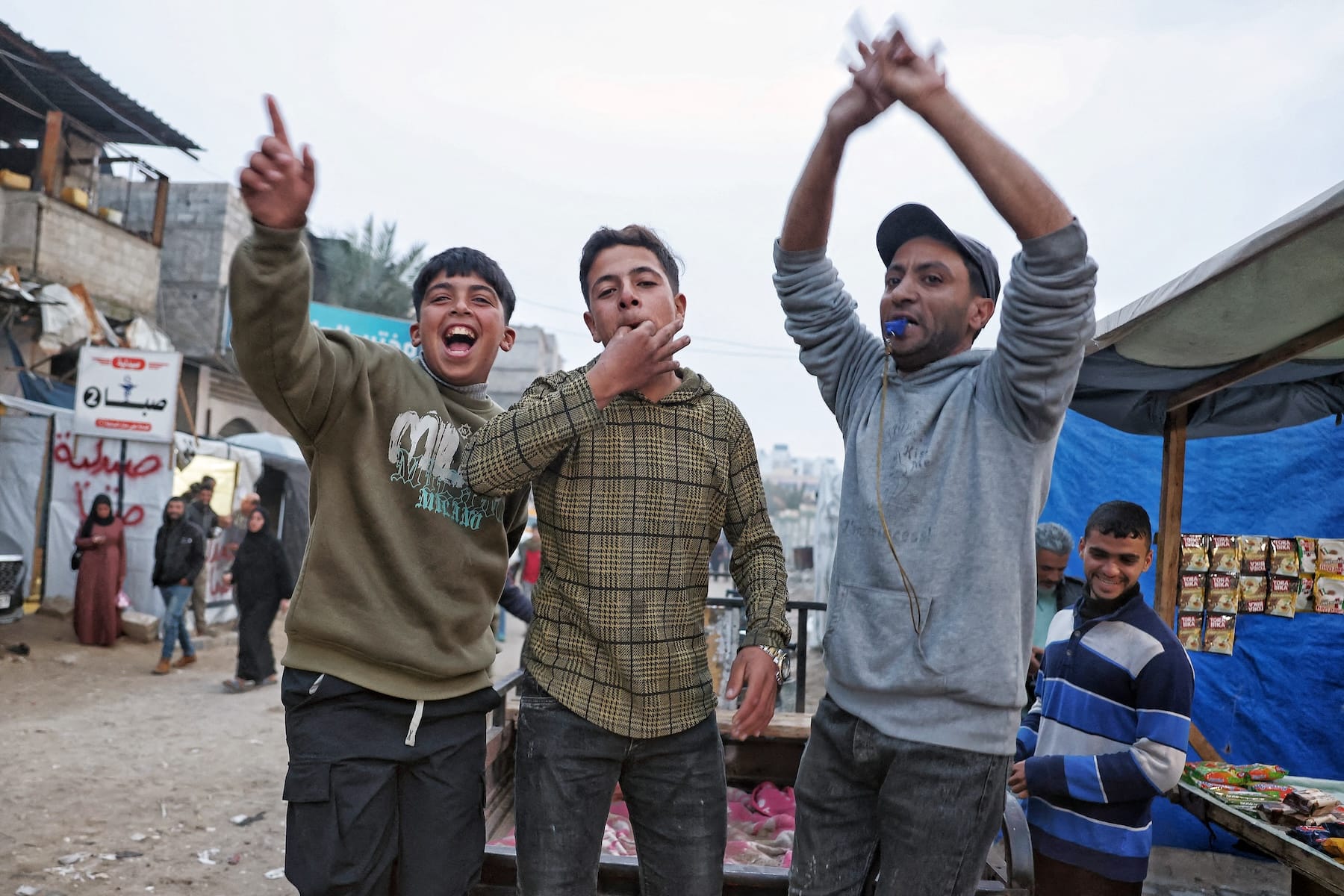 palestinian boys celebrate ceasefire