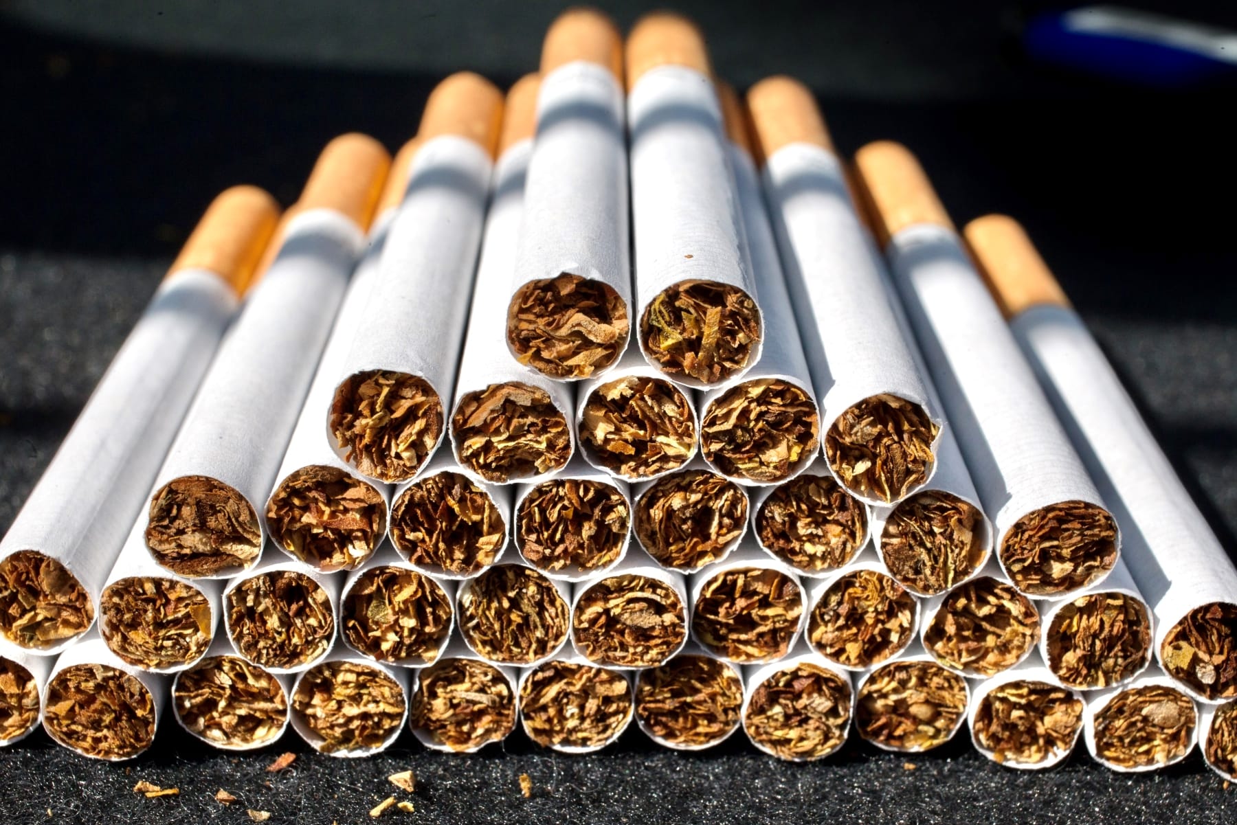 maldives ban smoking first country