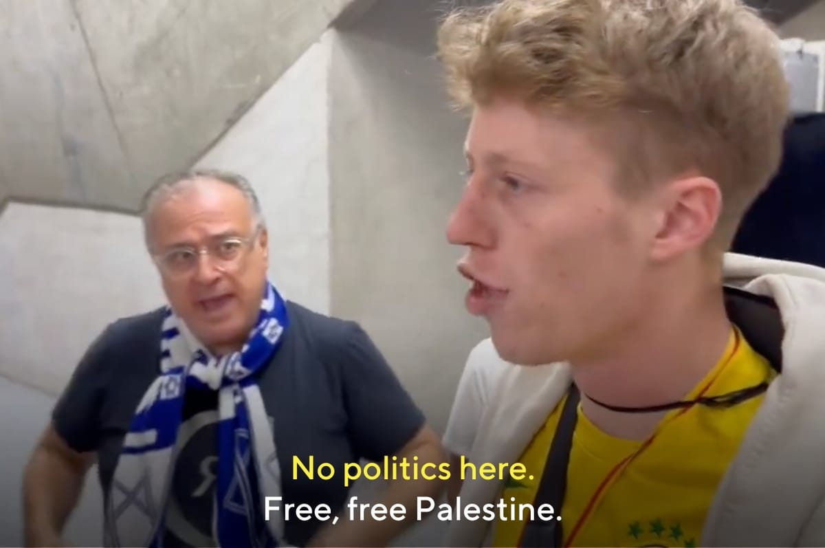 An Israeli Supporter Shouted “No Politics” At This Guy Talking About Football So He Chanted “Free Palestine”