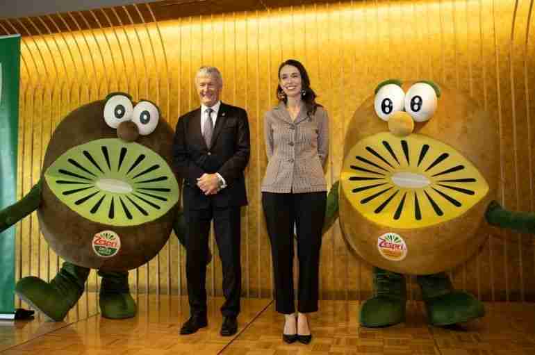 New Zealand’s Prime Minister Went To Japan And Was Welcomed By Two Giant Dancing Kiwifruit Mascots