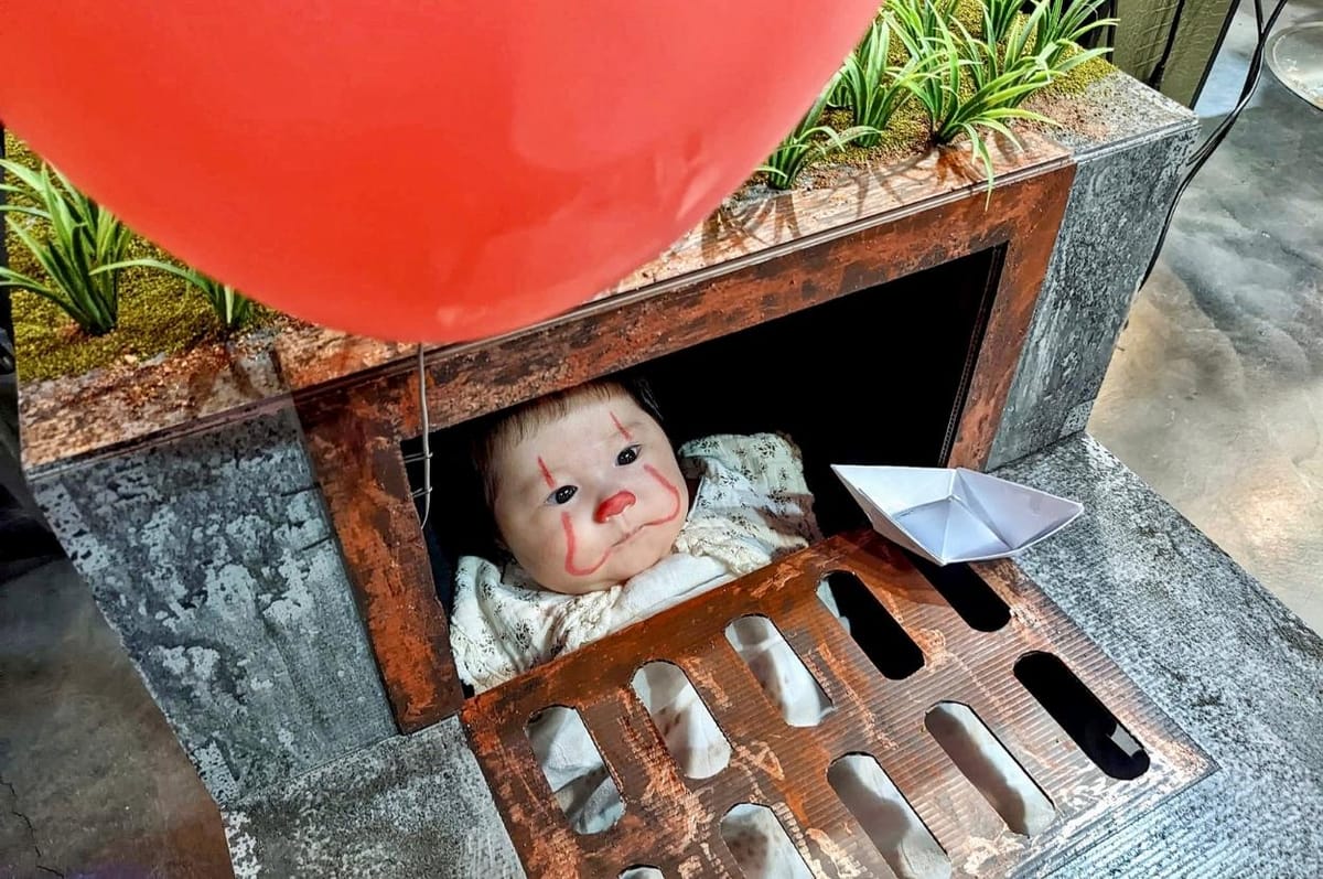 This Taiwanese Baby Girl Dressed Up As Pennywise The Clown From “It” For Halloween And It’s The Cutest