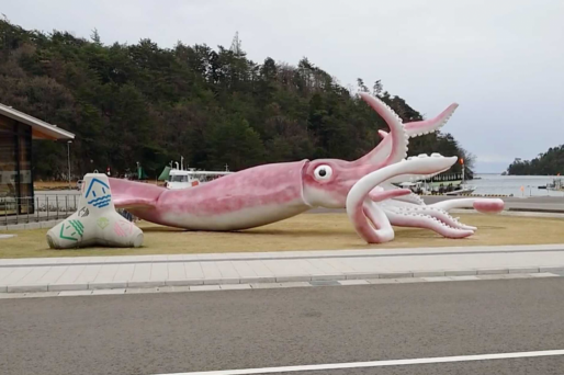 japan squid statue covid 19 noto thumbnail