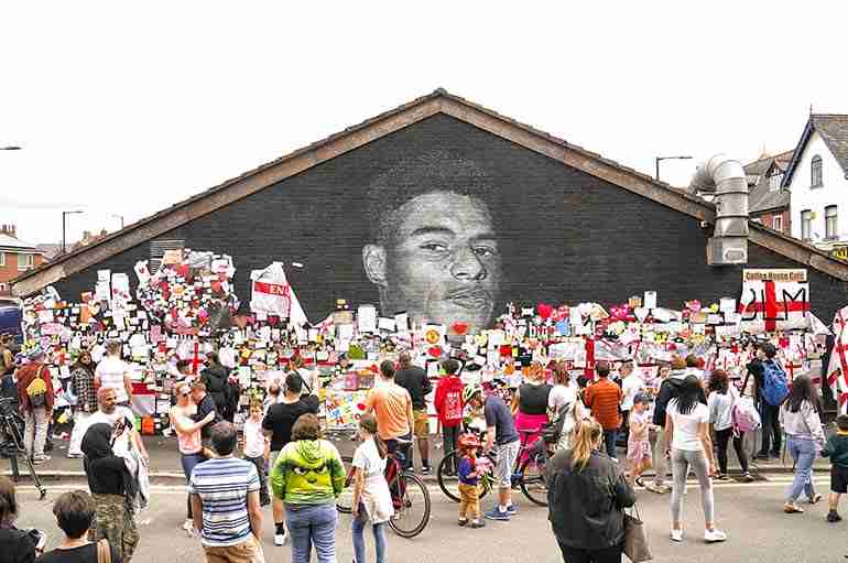 marcus rashford mural racism messages support