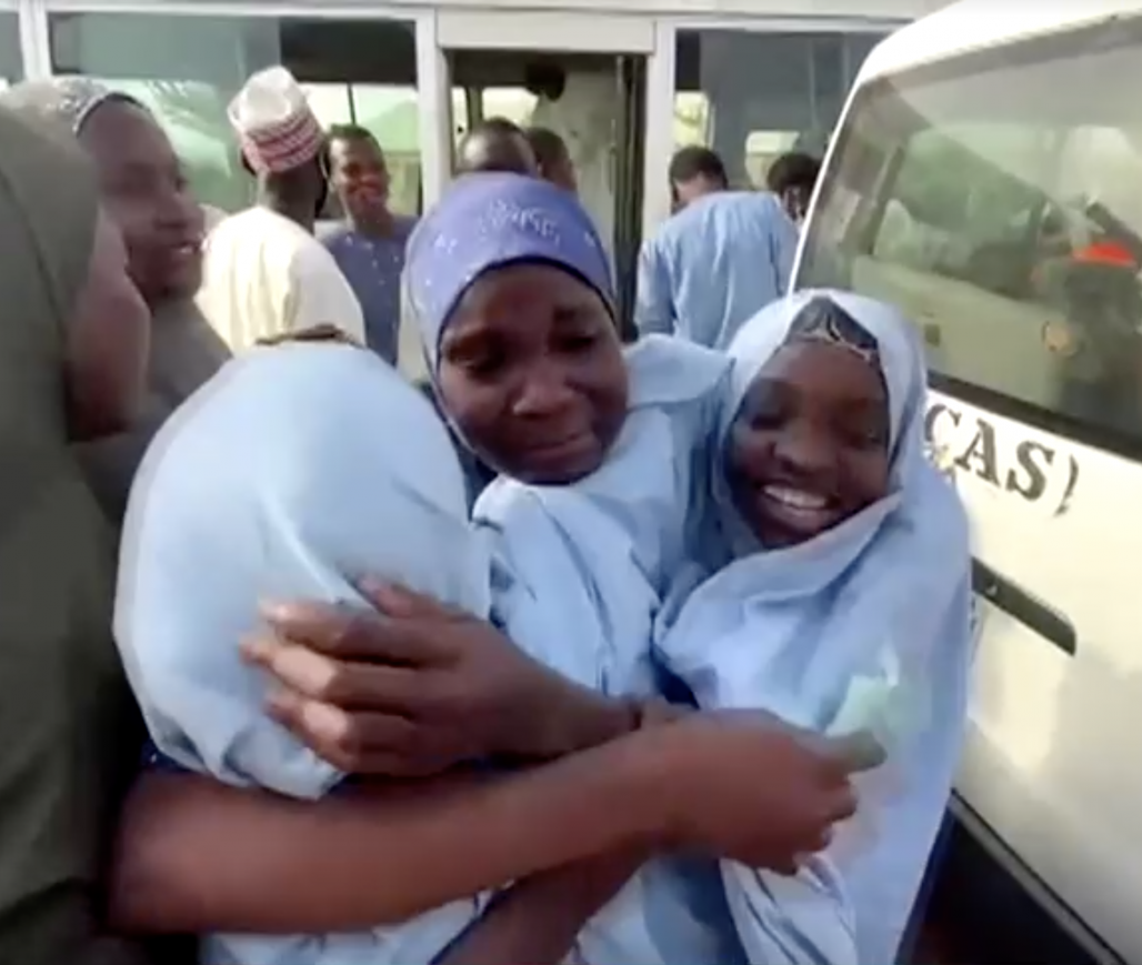 Nigerian schoolgirls who were kidnapped by gunmen have been released and reunited with families. 
