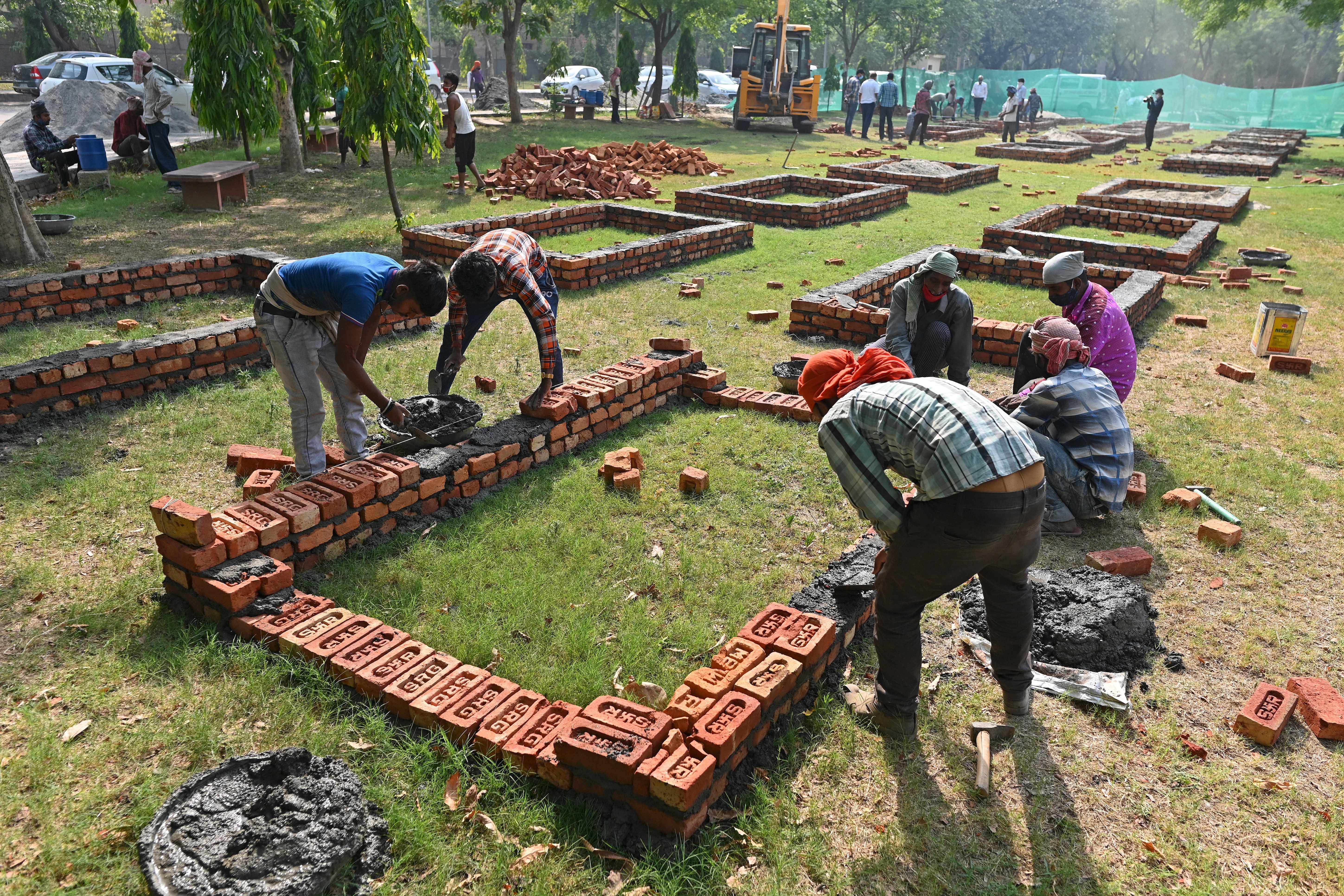 india covid crematoriums overwhelmed building pyres graves park