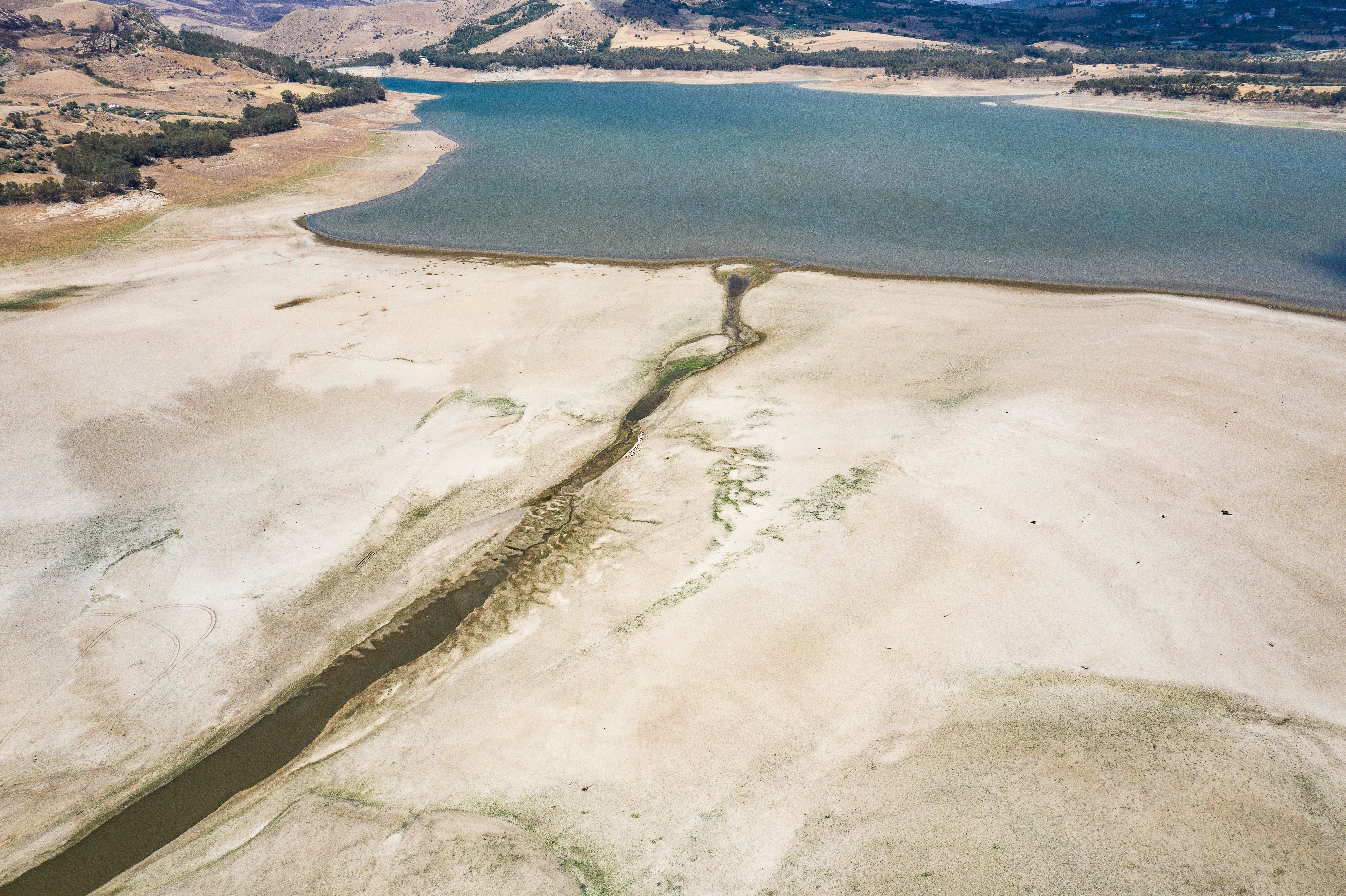 lake pozzillo italy drought climate change