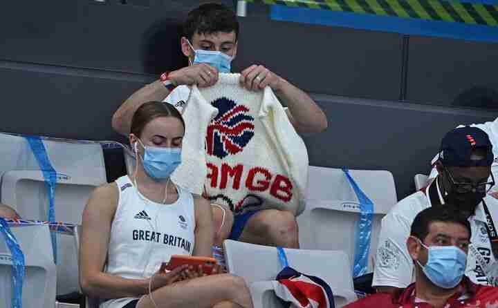 British Diver Tom Daley Was Spotted Knitting In The Olympic Stands And It’s Incredibly Wholesome
