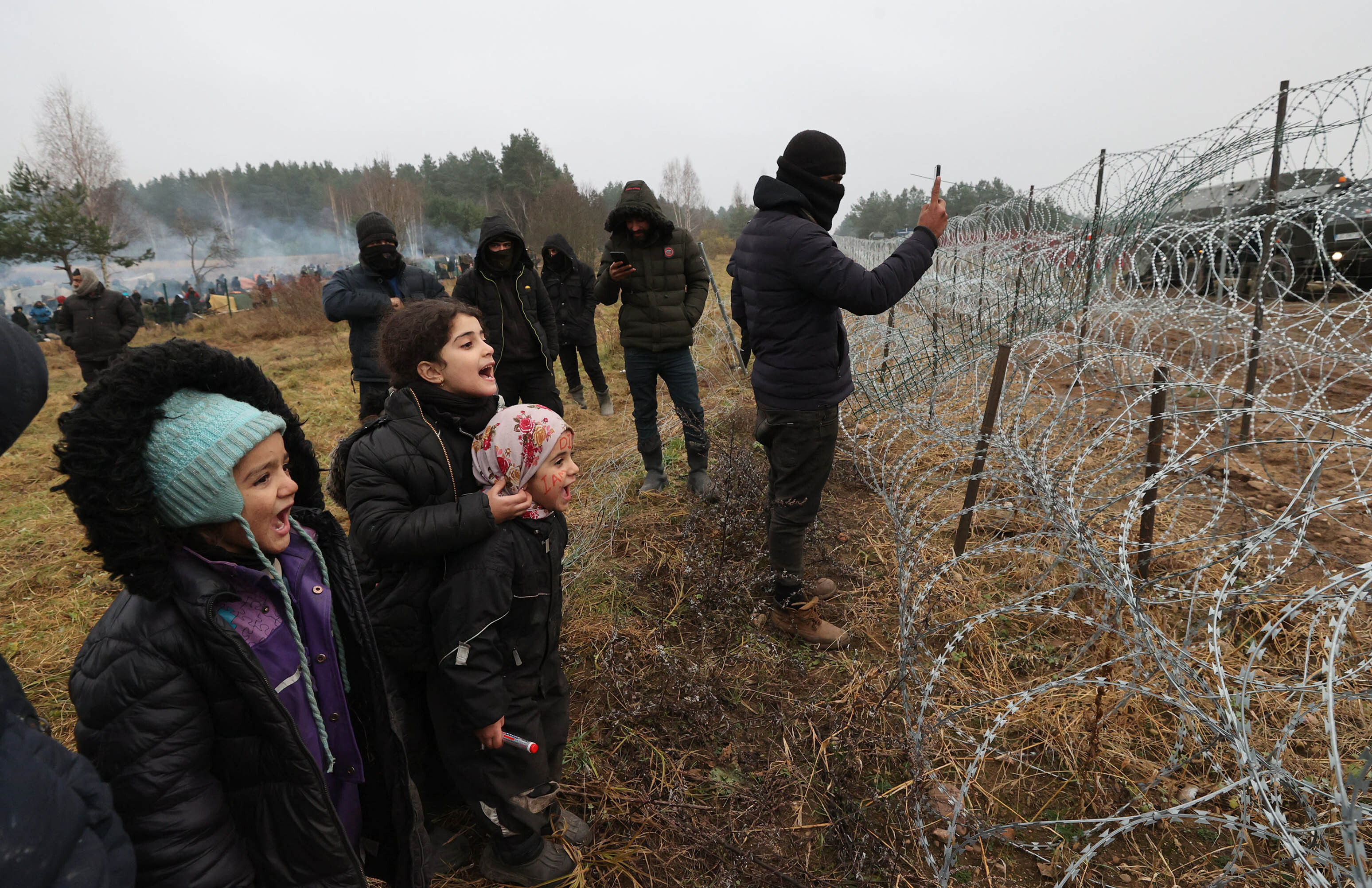 belarus poland migrants border trapped