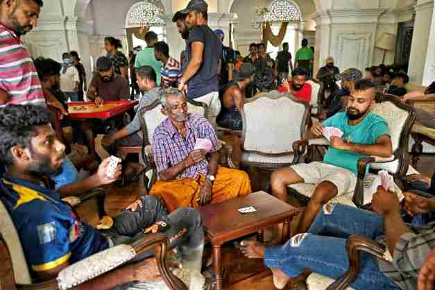 sri lanka protesters storm residence gotabaya rajapaksa resign