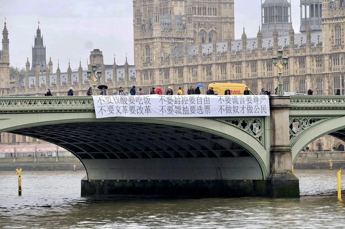 A Man In China Held A Rare Protest Against Xi Jinping And Started A Movement Around The World