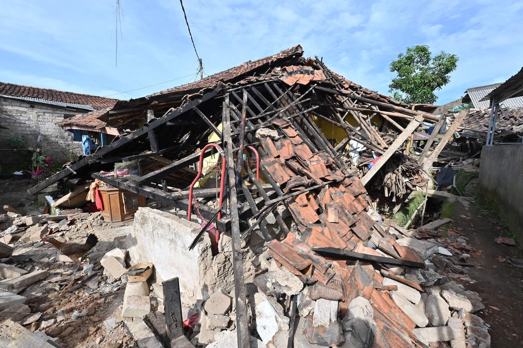 A Magnitude 5.6 Earthquake Struck Indonesia, Killing At Least 271 People And Injuring More Than 1,000