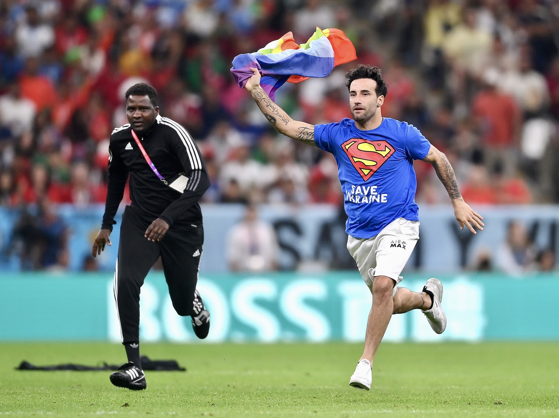 This Italian Fan Invaded The Pitch At The World Cup In Support Of LGBTQ People, Iranian Women And Ukraine