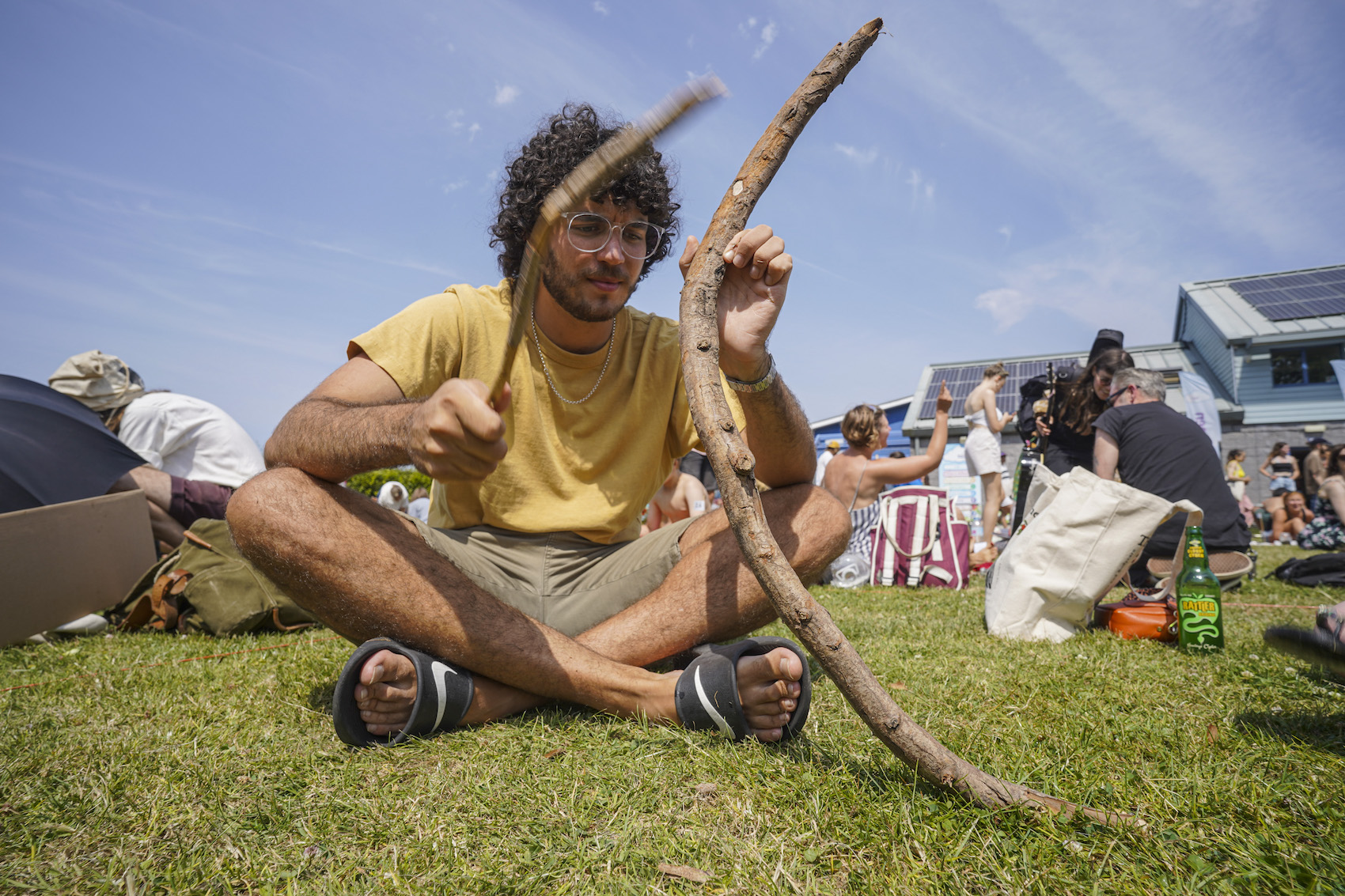 A solo competitor using wood stick trying to attract the worms out