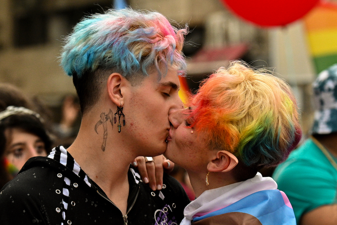People kiss at pride march in Jerusalem