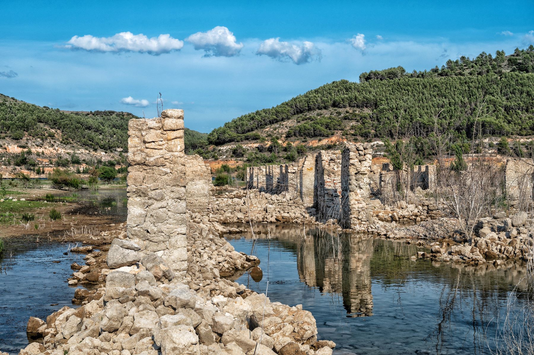 Spain bathhouse ruins emerge from drought-hit dam