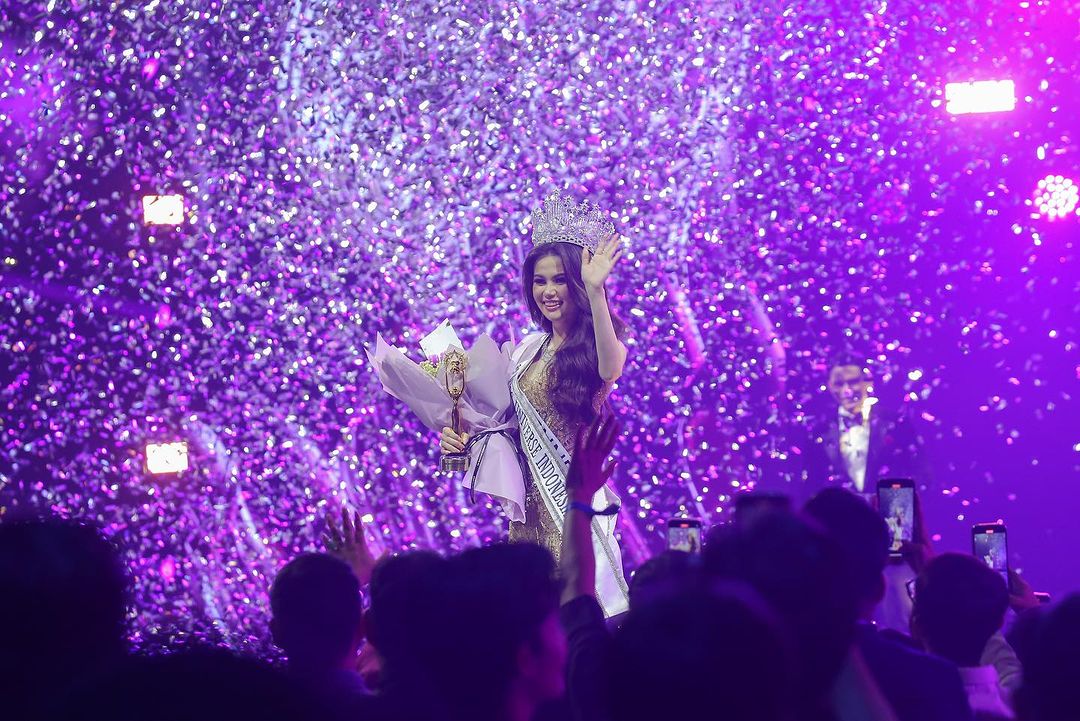 Miss Universe Indonesia 2023 winner Fabiënne Nicole Groeneveld waves at the crowd