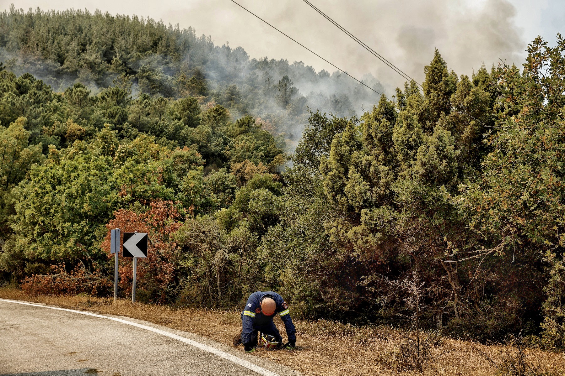 firefighter wildfires in greece