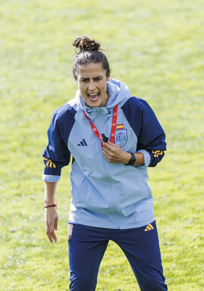 montse tome spain women soccer coach first