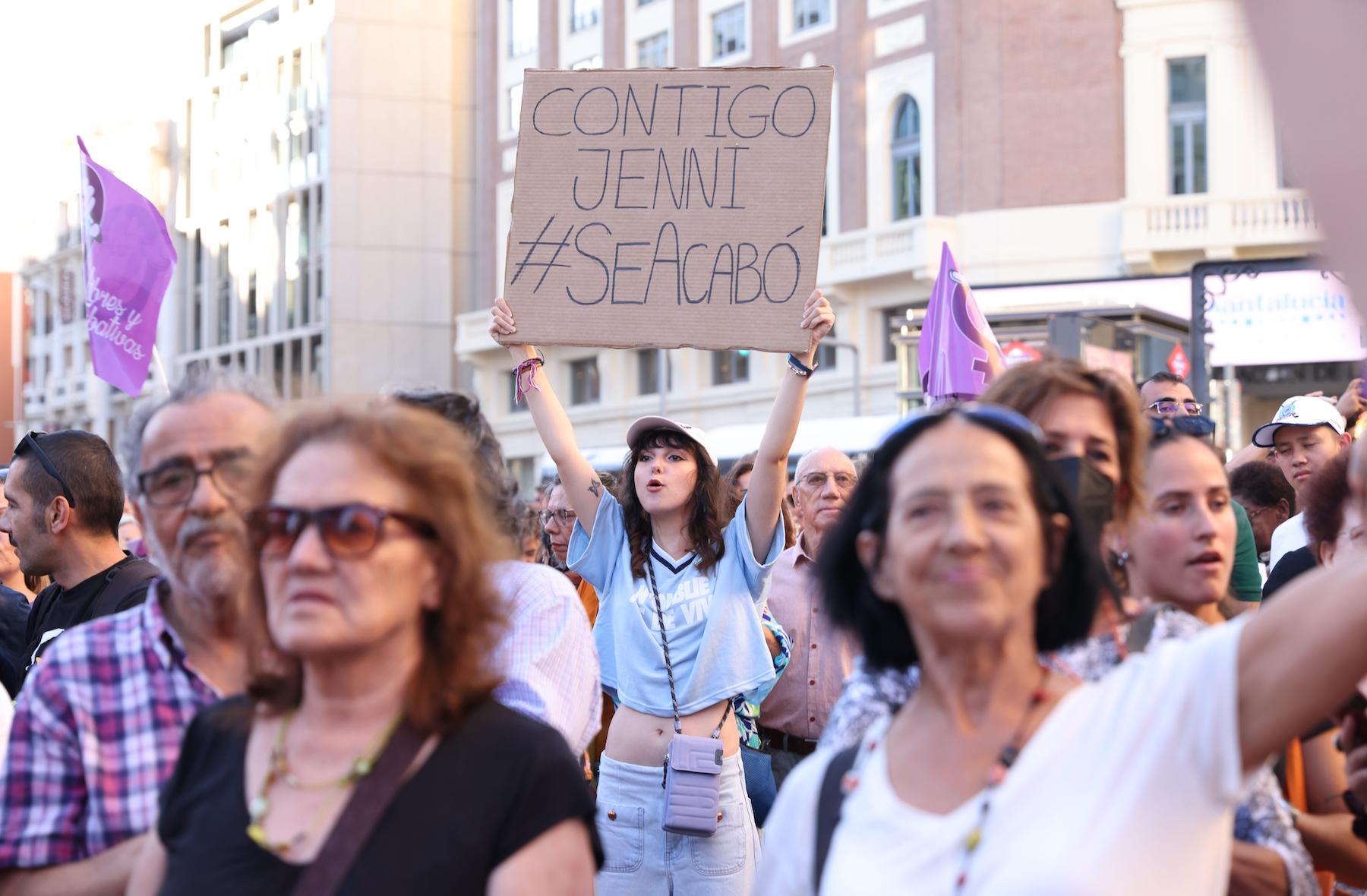 Women In Spain Are Protesting For The Football President To Resign After His Unconsensual Kiss