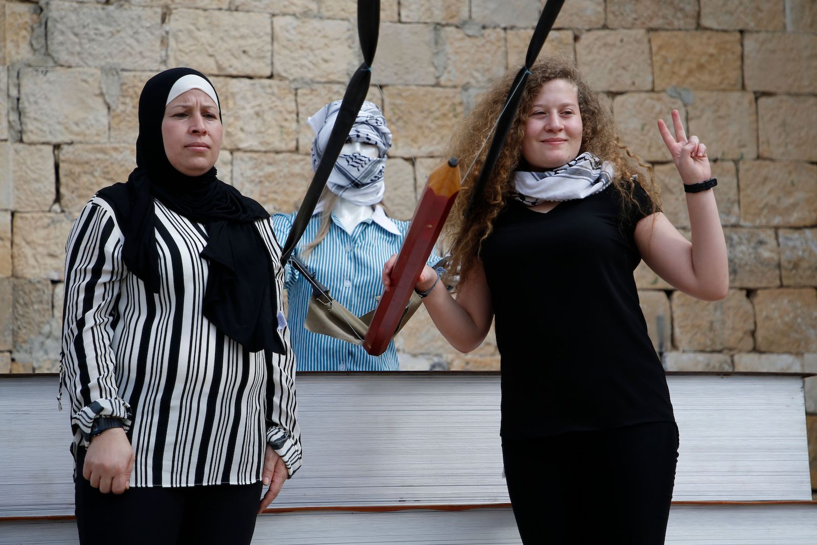 Ahed Tamimi palestine gaza with her mother nariman