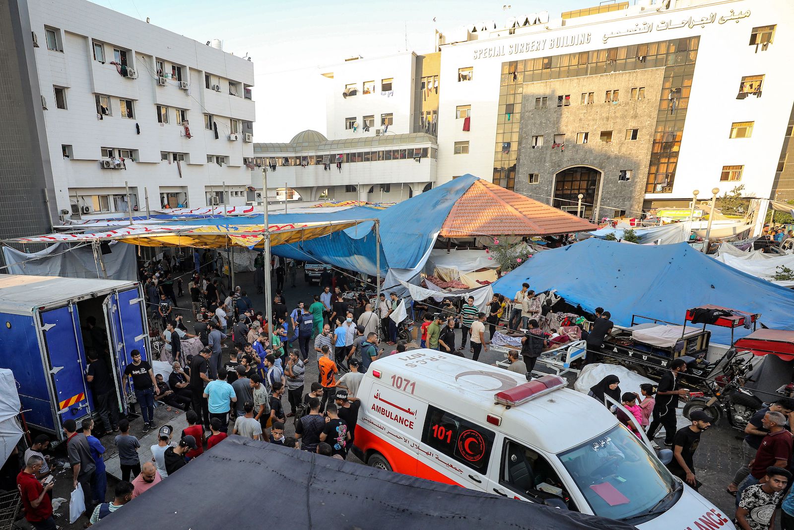 an ambulance arrives in al shifa gaza palestine israel