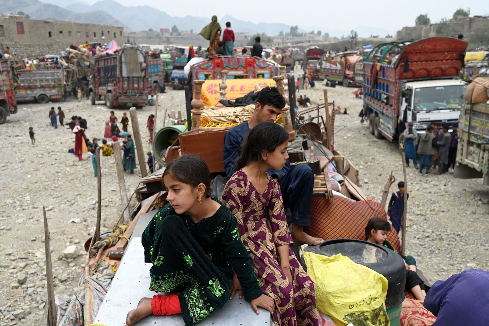 pakistan deport afghan refugees taliban
