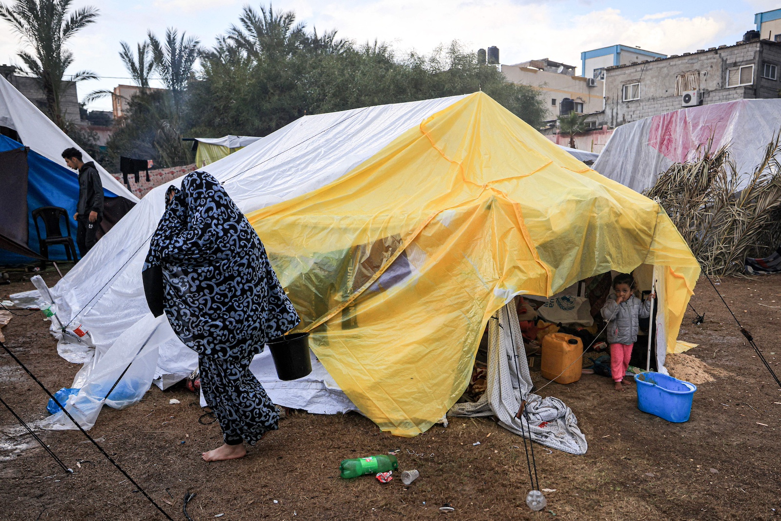 Palestinians taking shelter from Israeli bombardment around Nasser Hospital