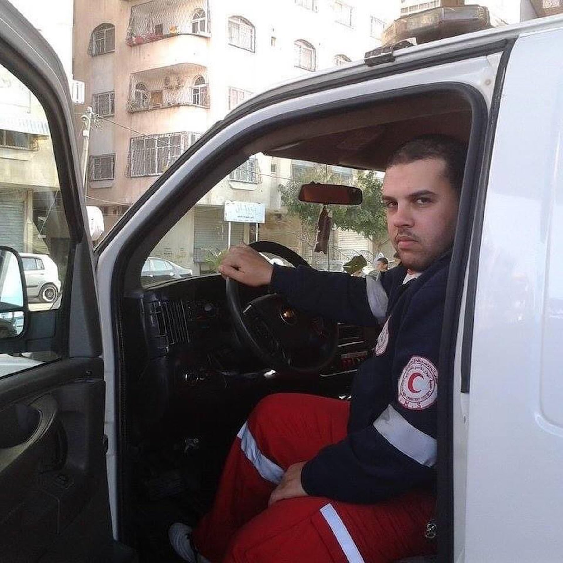 Red Crescent workers