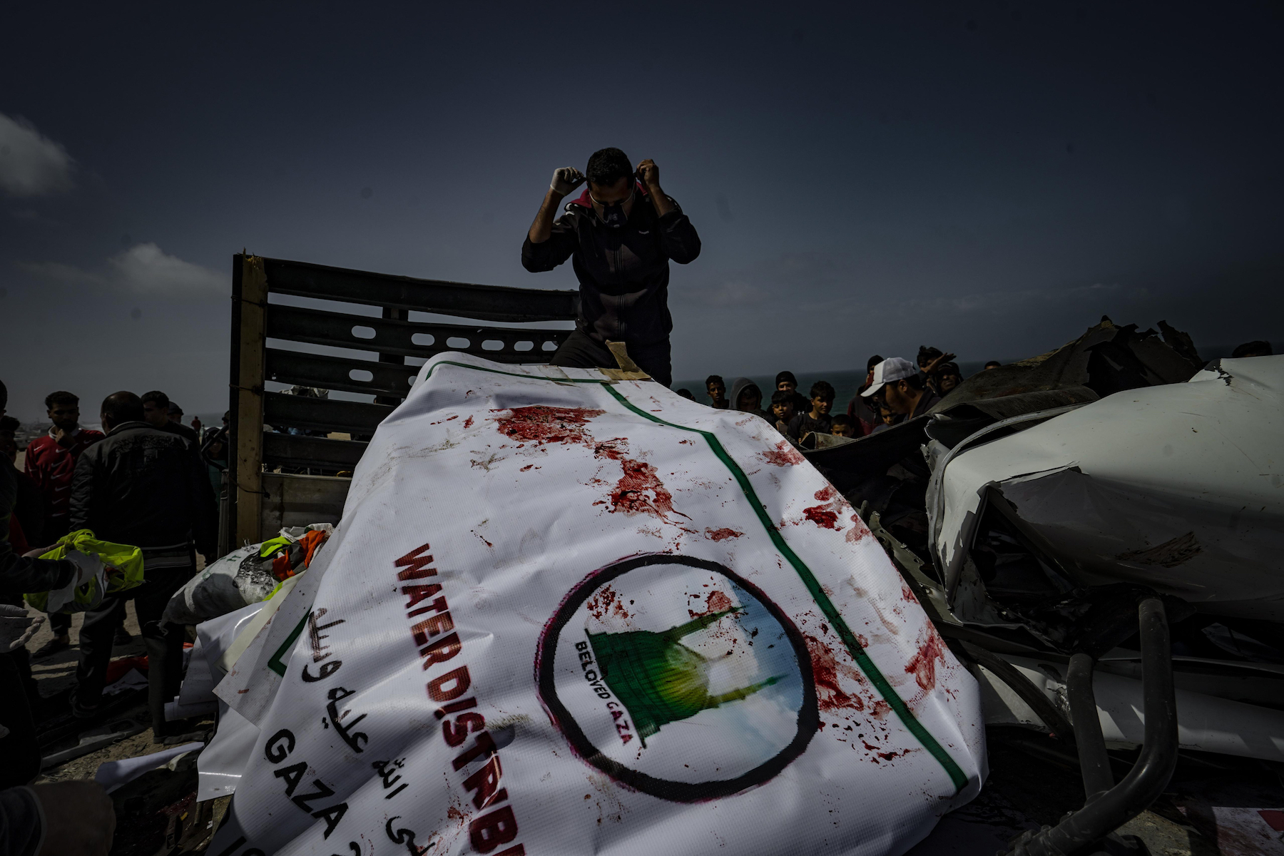 Israel killing palestinians waiting for aid