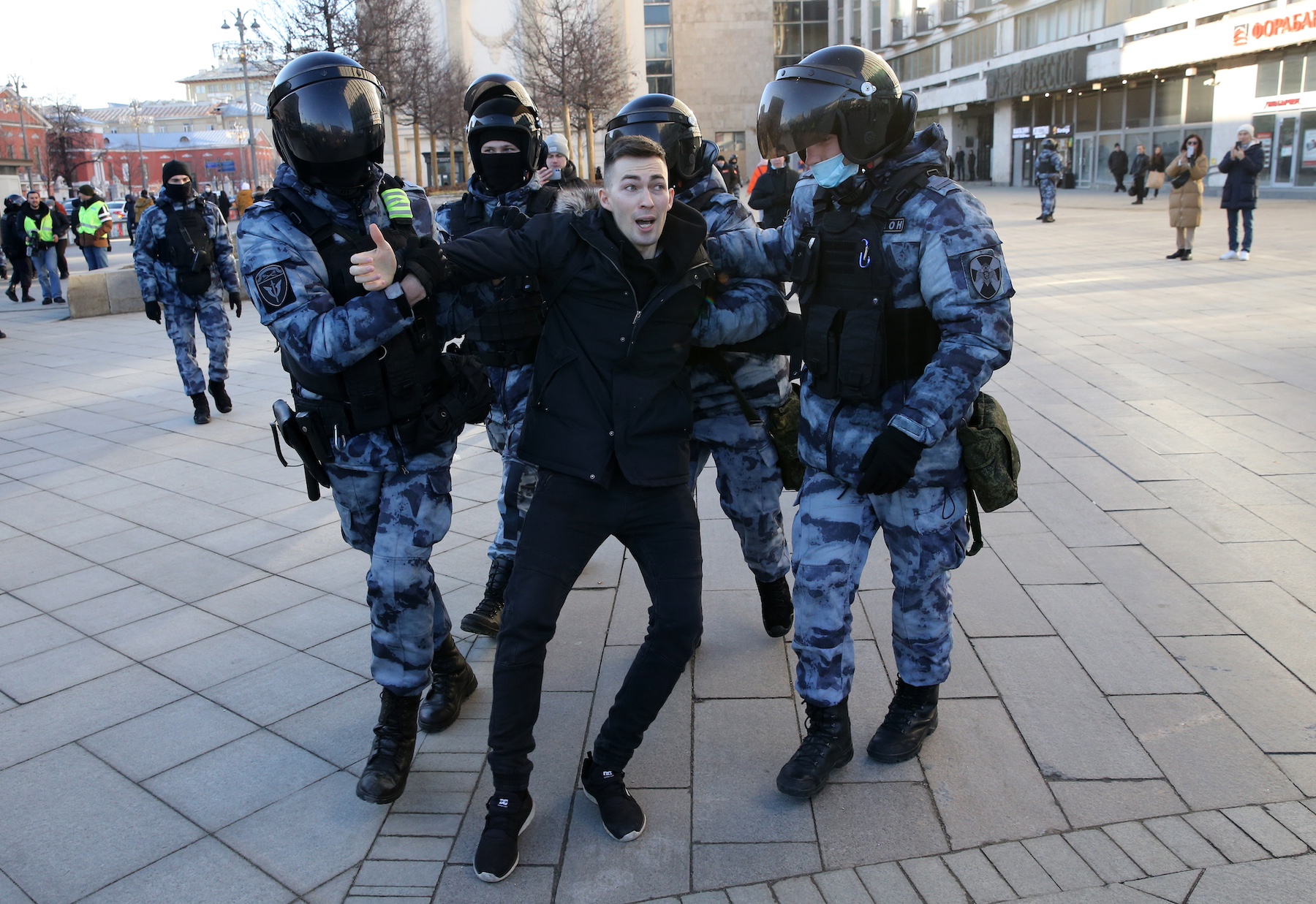poster disputes russia Oleg Orlov jailed